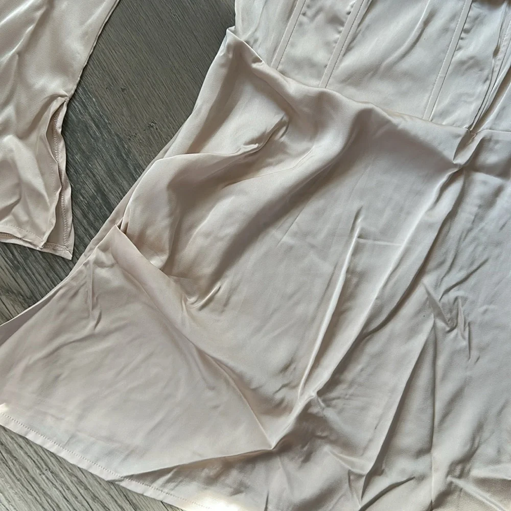 Pretty little thing Champagne pleat detail Bardot flared sleeve shift dress‎ 4